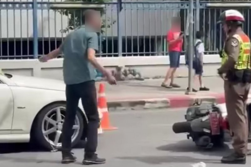 Разозлившийся родитель, парковавший автомобиль у школы, получил приговор к сроку заключения с приостановкой