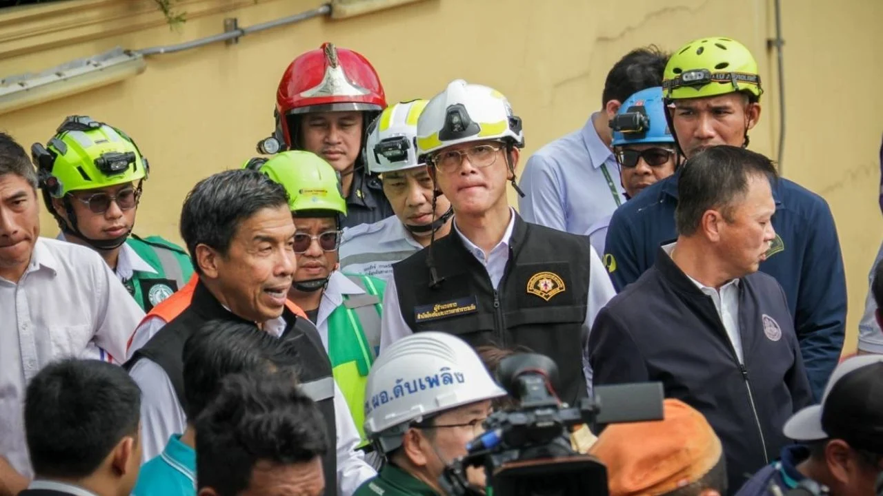 Ремонт провала в земле в Бангкоке завершится 8 октября