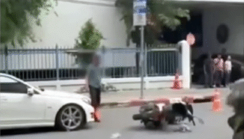 Родитель из Бангкока получил условный срок и штраф за нападение на полицию у колледжа Святого Габриэля