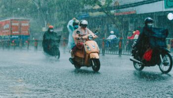 Сильный дождь обрушивается на Таиланд, TMD предупреждает о возможности быстрого наводнения