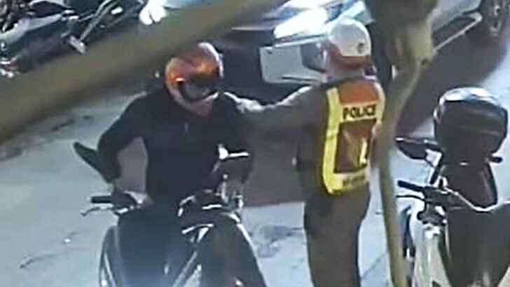 Сотрудник дорожной полиции уволен за несколько дней до выхода на пенсию после вымогательства у туриста