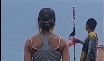 Съемочная группа подверглась критике за сворачивание тайского флага на смотровой площадке в Пхукете (видео)