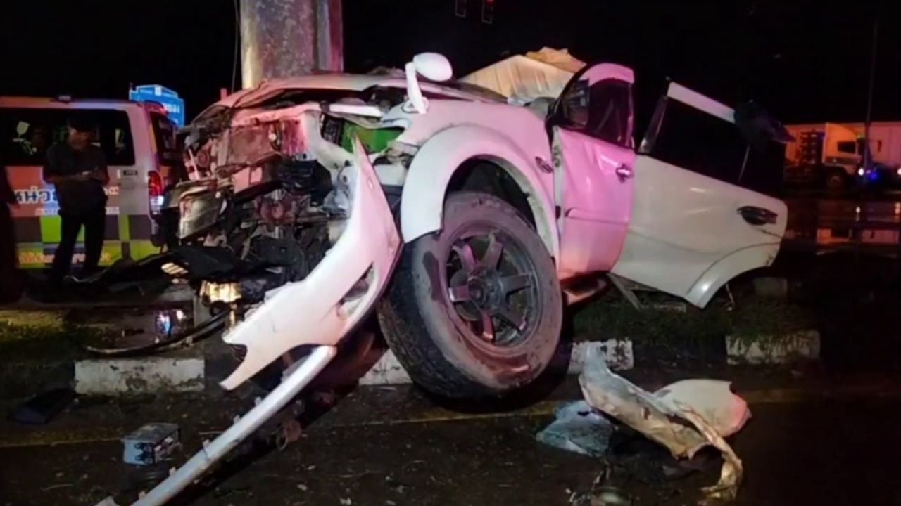 Тайская медсестра находит своего парня мертвым после того, как остановилась, чтобы помочь при автомобильной аварии