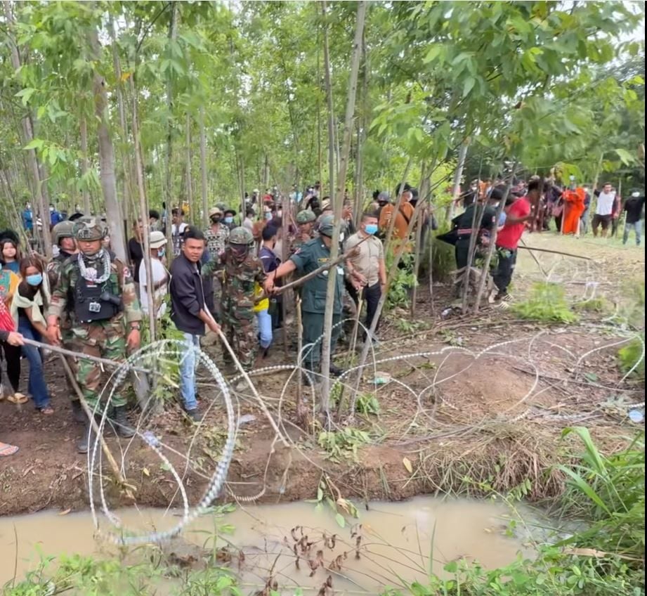Тайская полиция стреляла резиновыми пулями в столкновении на границе с Камбоджей (видео)
