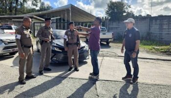 Такси-бандитская война вспыхивает, так как водители Пхукета блокируют такси круизного судна