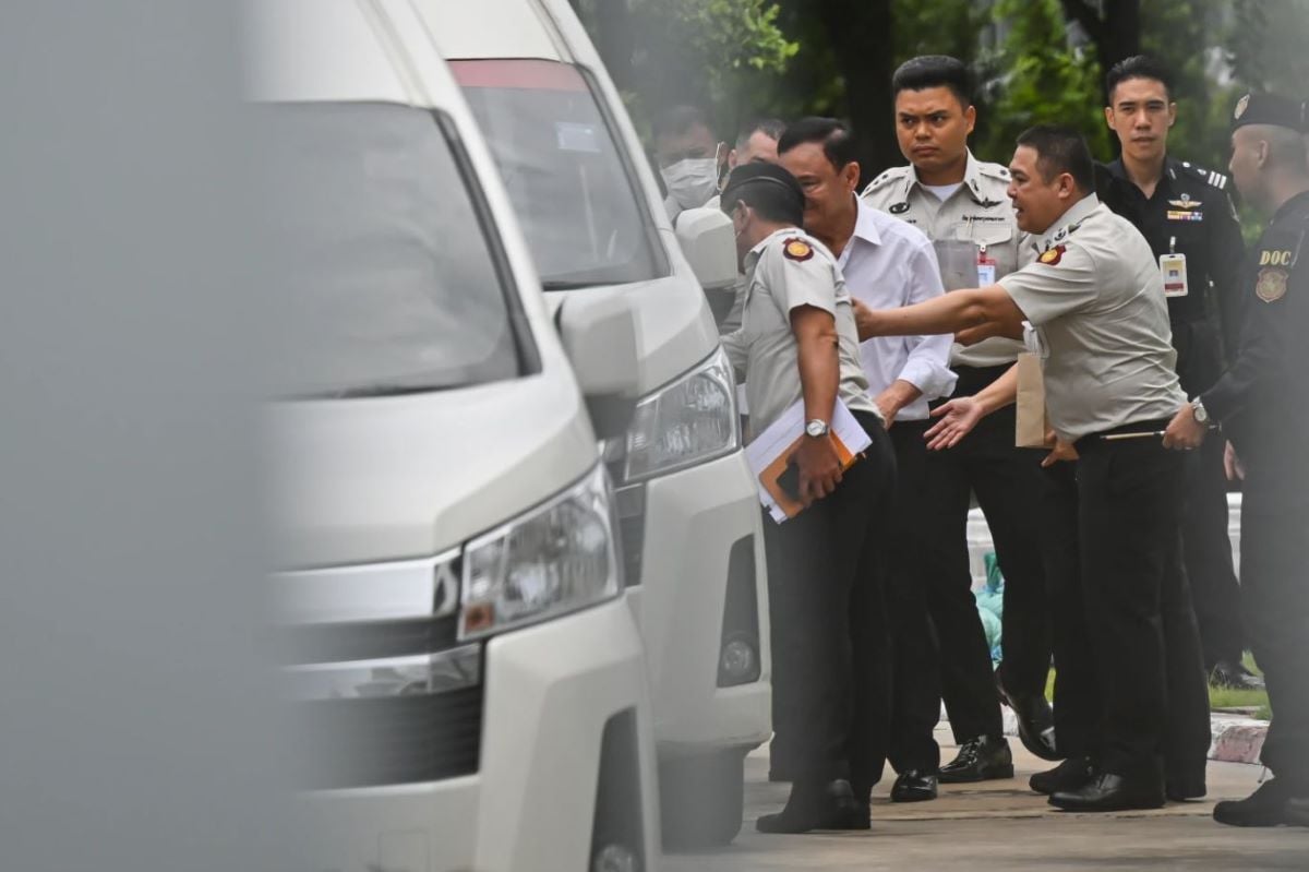 Таксин запрашивает королевскую амнистию, министерство юстиции подтверждает