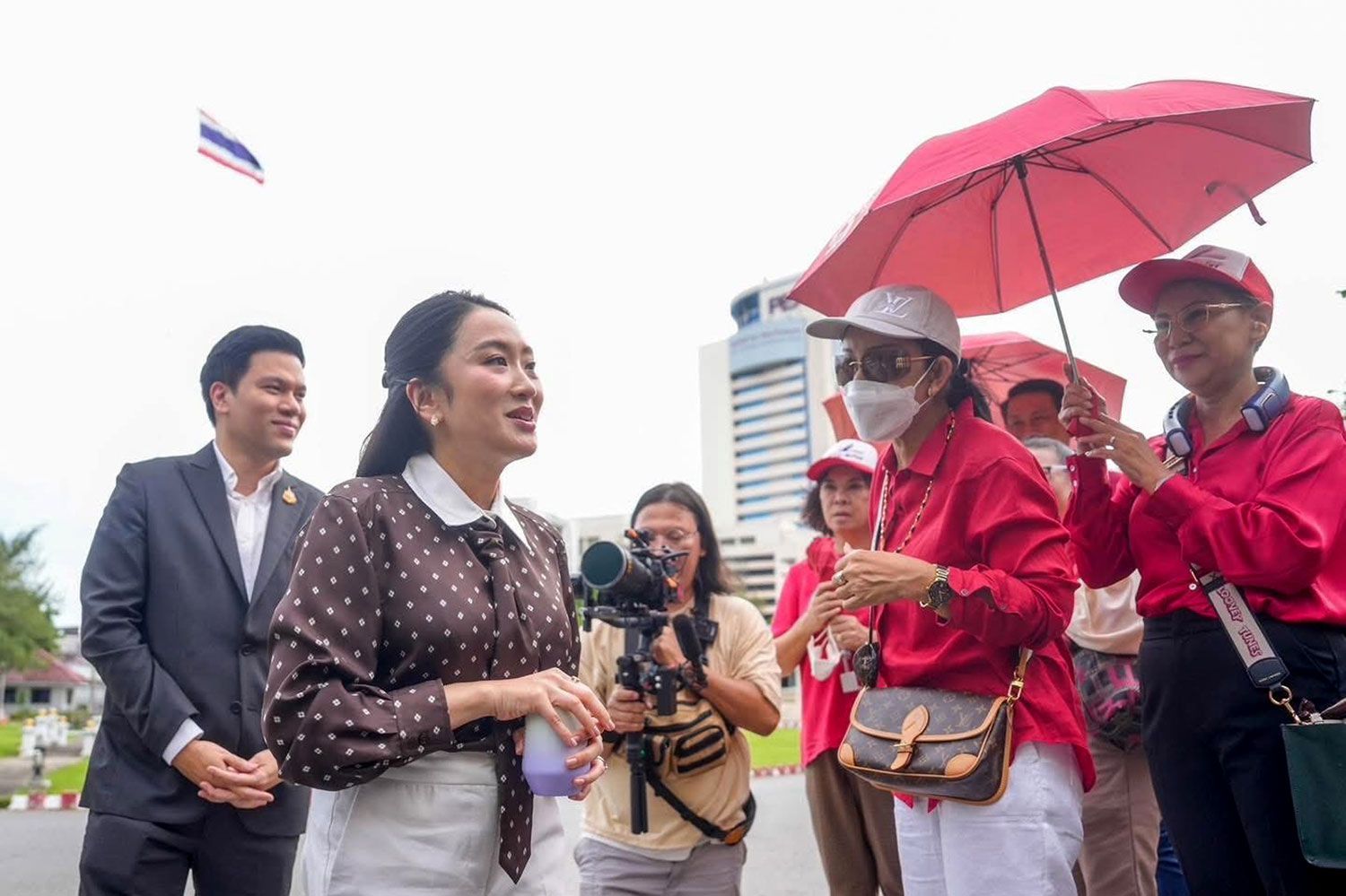 Таксины заставили работать cleaning drains во время тюремного заключения