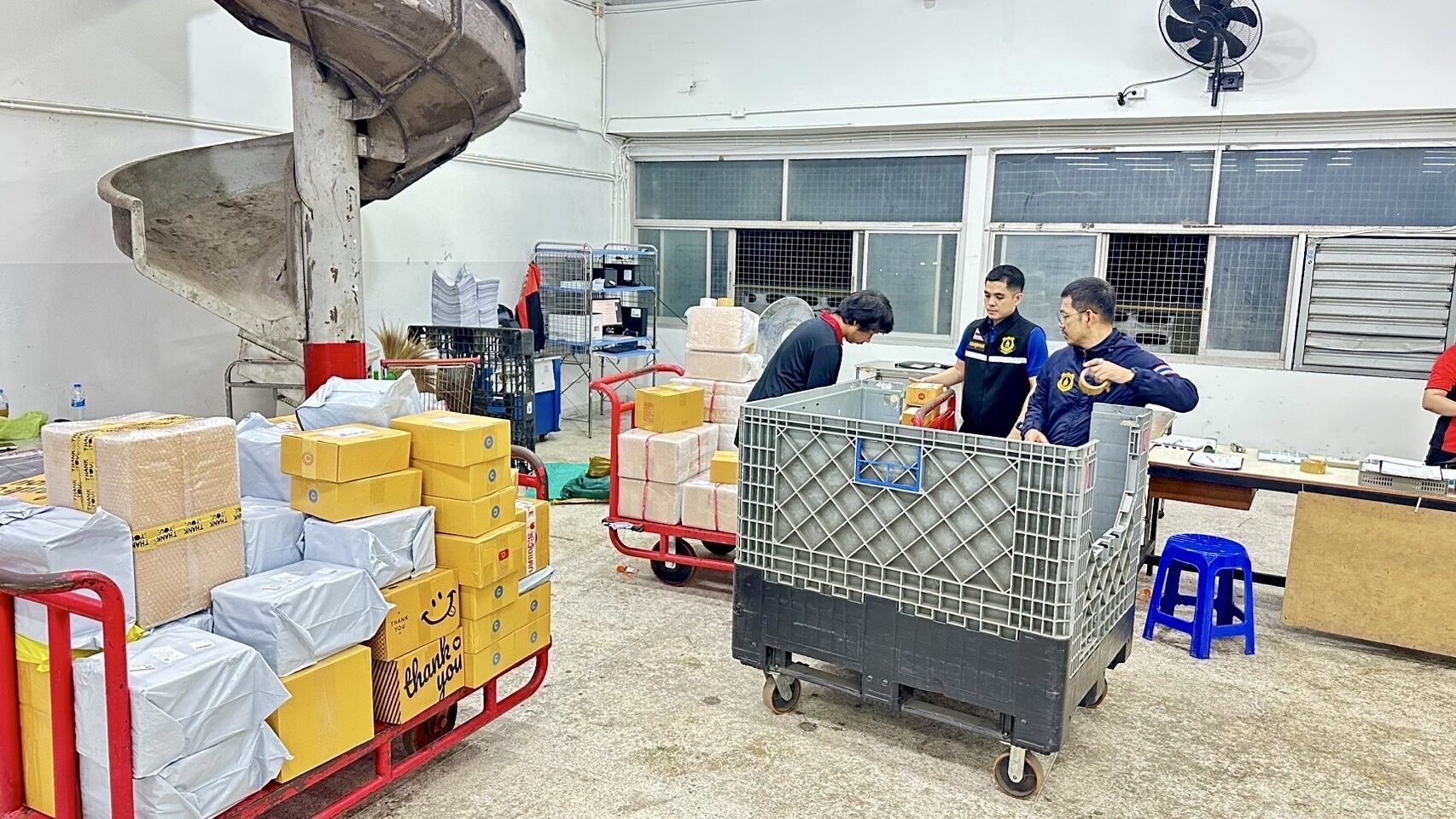 Таможня Сонгкхла изъяла незаконные сигареты, электронные сигареты и кальяны