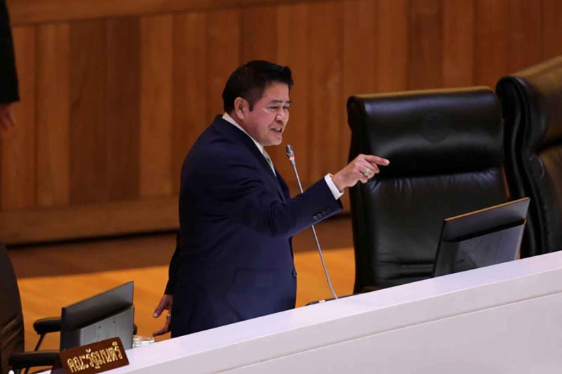 Тхаманат защищает свою роль в кабинете