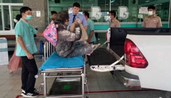 Уборка улиц Паттайи: бездомного человека отправили в больницу