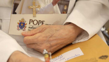 Фальшивые новостные истории в Таиланде растут: Министерство цифровой экономики и общества