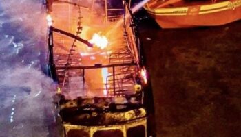 Хаос на Чао Прайя: 3 лодки вспыхнули огнем, пострадавших нет (видео)