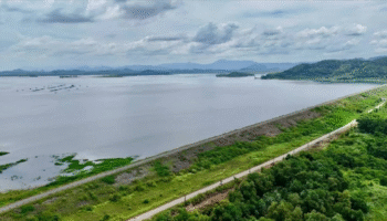 Центральный Таиланд в состоянии повышенной готовности, так как дамбы сбрасывают миллионы кубометров воды перед сильными дождями