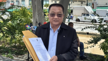 Экс-депутат подал петицию в Верховный суд с просьбой заблокировать поездки Таксина за границу перед важным решением