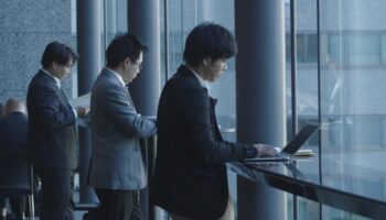 Эпидемия переутомления: от караоши до индустрии выгорания