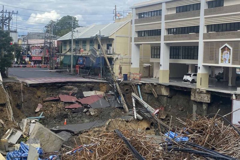 MRTA: Нестабильный грунт, грунтовые воды стали причиной образования провала в Бангкоке