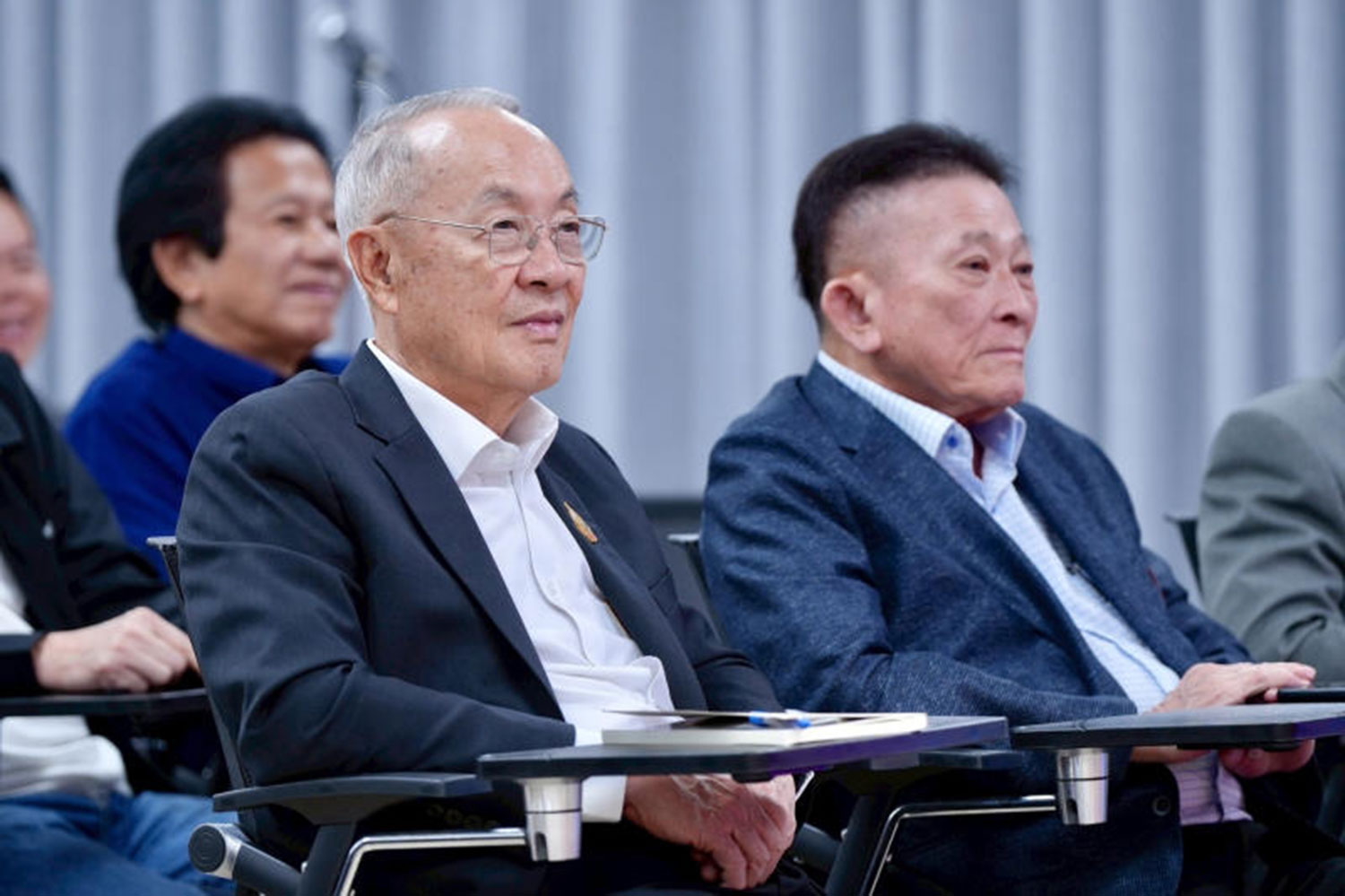 Pheu Thai оставляет распуск как вариант