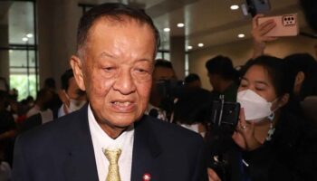 Pheu Thai отменяет попытку выгнать Анутена с поста