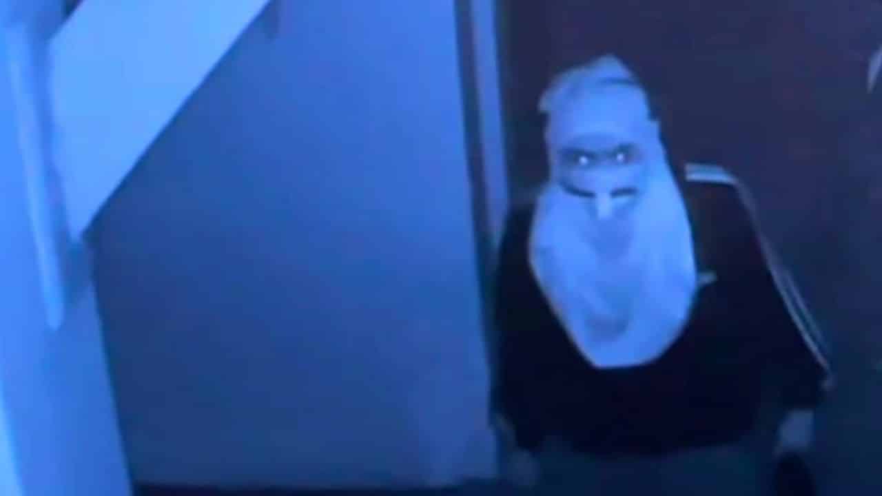 2 воришки украли сейф с 10 миллионами батов из дома промышленного лидера Транга