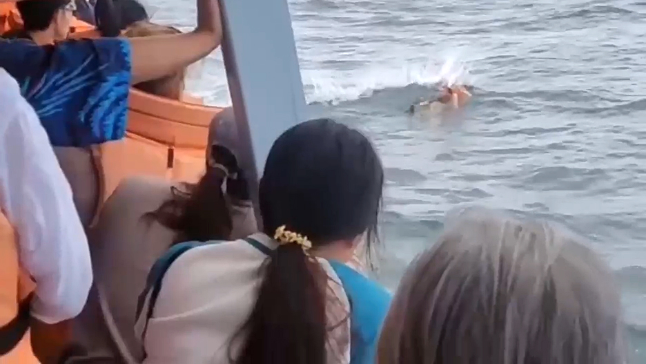 Американец устроил часовую драму после прыжка с парома в Паттайе