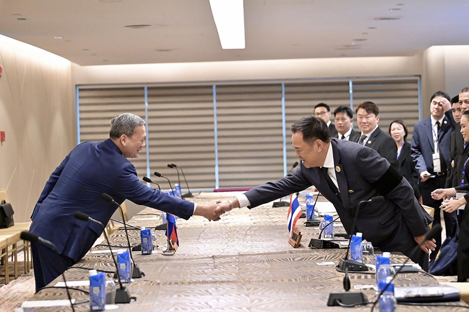 Анутин и Хун Манет сосредоточены на плане стабильности границы, а не на reopening контрольных пунктов.