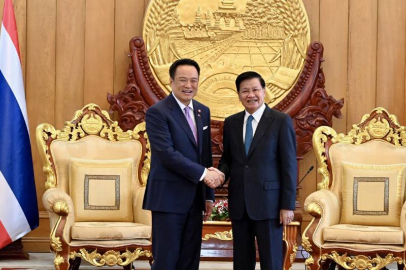 Анутин прибывает в Лаос с первым визитом в качестве премьер-министра