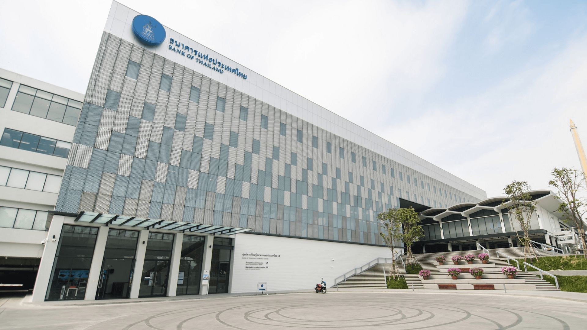 Баht остается стабильным, так как закрытие правительственных учреждений США пугает мировые рынки