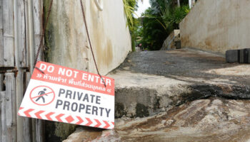 Более 100 компаний используют один адрес в рамках расследования на Ко Пхангане