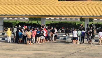 Более 1000 человек бежали в Таиланд, когда Мьянма штурмовала compound для мошенничества