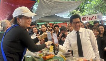 Более 1,6 миллиона тайцев используют 'Half-Half Plus' в первые 6 часов, потратив более 350 миллионов бат.