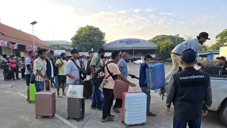 Более 800 человек бегут в Таиланд, так как Мьянма проводит рейд наCompound мошенничества