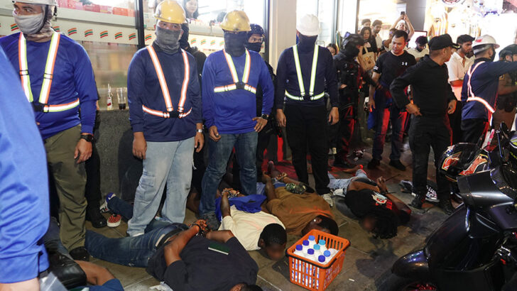 В восемь нигерийцев арестованы в драматической операции по борьбе с наркотиками в Бангкоке Нана