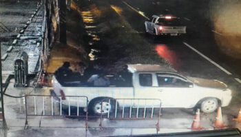 Вооружённая банда ограбила ювелирный магазин в торговом центре в Наративате, один офицер ранен