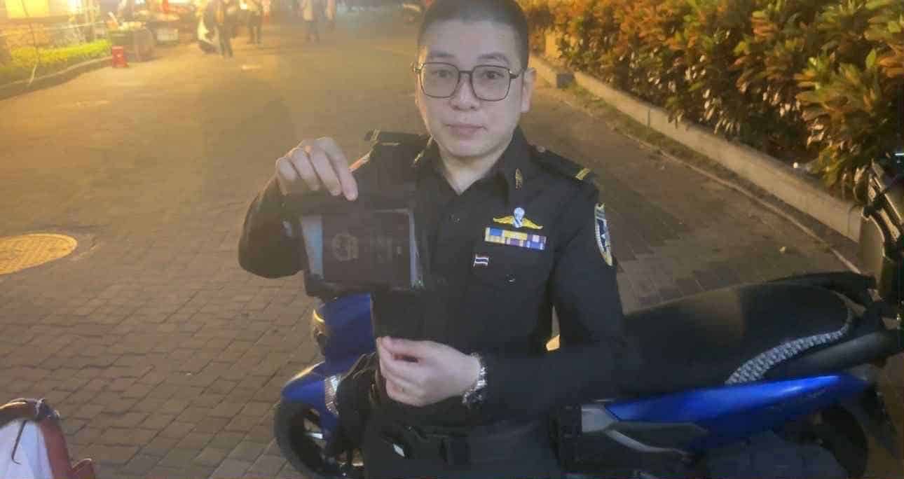 Герои патруля Паттайи вернули потерянный кошелек китайскому туристу