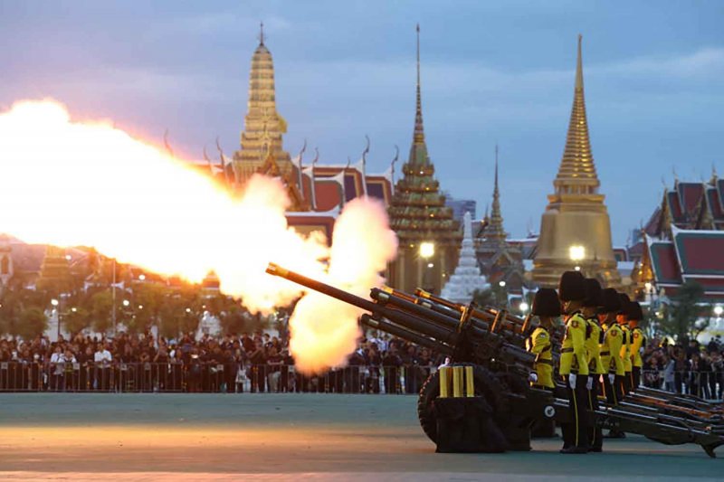 Дань уважения Королевской матери поступает