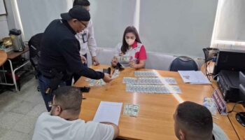 Два израильских мужчины арестованы с фальшивыми долларовыми банкнотами США на Koh Samui