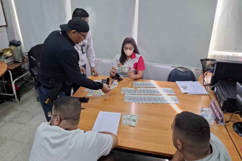 Два израильских мужчины арестованы с фальшивыми долларовыми банкнотами США на Koh Samui