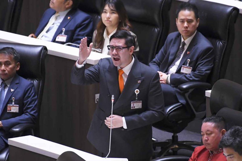 Депутат Народной партии сталкивается с иском о клевете на сумму 100 миллионов бат