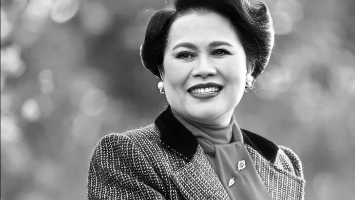 Её Величество королева Сирйкит, королева-матерь, скончалась в возрасте 93 лет.