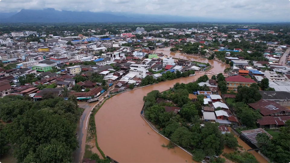 Жители Лом Сак испытывают трудности, так как наводнения произошли в седьмой раз за месяц.