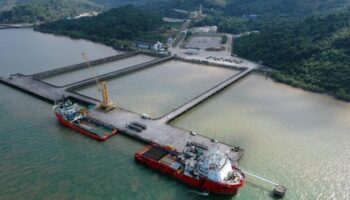 Запущен грузовой маршрут в порту