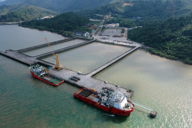 Запущен грузовой маршрут в порту