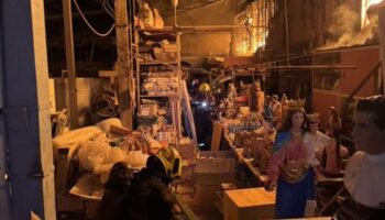 Иисус в огне: Пламя охватывает фабрику идолов в Бангкоке