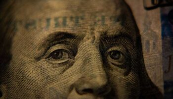 Индонезия снижает требование по минимальному уставному капиталу для иностранных инвесторов до 2,5 миллиарда рупий