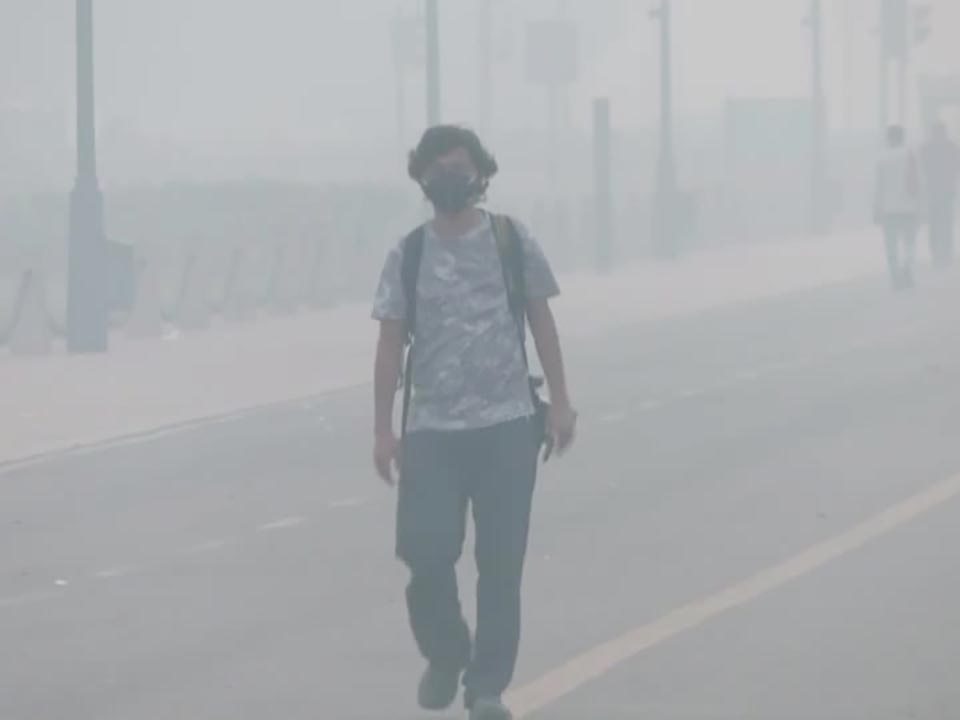 Качество воздуха в Нью-Дели достигает опасных уровней после празднования Дивали