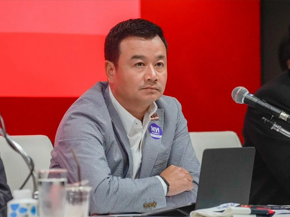 критикует правительство за запрет покера, в то время как продолжаются нарушения безопасности каннабиса.