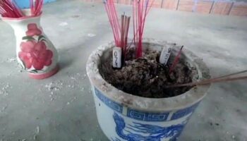 Лотерейная лихорадка охватывает жителей деревни у храма в Утай Тани