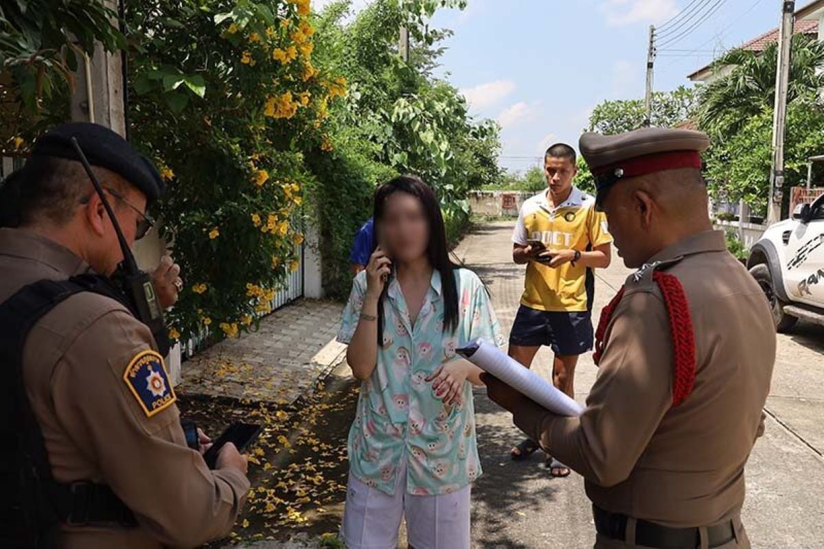 Мужчина врывается в дом бывшей жены в Айуттхая, убивает её отца