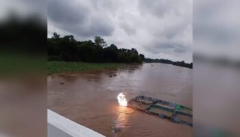 Мужчина исчез после смертельного удара электрическим током на мосту реки Нан (видео)
