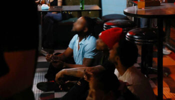 Нигерийский наркоторговец арестован в результате рейда более 100 офицеров в ночном клубе Бангкока